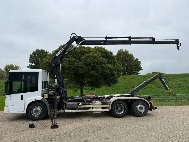Mercedes-Benz Econic Hiab 220-Hooklift-6x2-Remote - Truk derek: gambar 2 Mercedes-Benz Econic Hiab 220-Hooklift-6x2-Remote - Truk derek: gambar 2