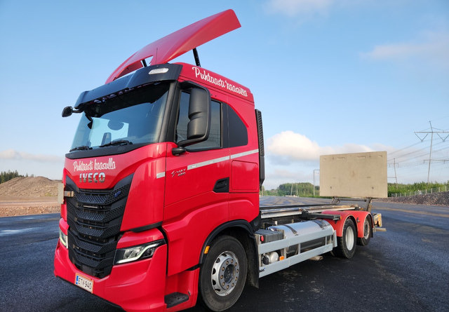 Iveco S-Way 6x2 LNG / LBG - Truk sasis: gambar 1 Iveco S-Way 6x2 LNG / LBG - Truk sasis: gambar 1
