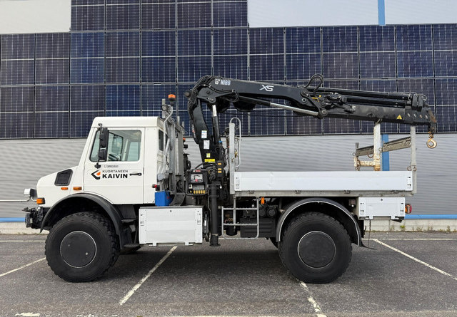 Mercedes-BenzUnimog U5000 + Hiab 099 E-4 - Truk flatbed, Truk derek: gambar 2 Mercedes-BenzUnimog U5000 + Hiab 099 E-4 - Truk flatbed, Truk derek: gambar 2