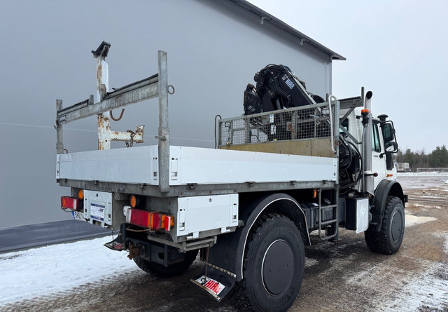 Mercedes-BenzUnimog U5000 + Nosturi Hiab 099 E-4 - Truk flatbed, Truk derek: gambar 5 Mercedes-BenzUnimog U5000 + Nosturi Hiab 099 E-4 - Truk flatbed, Truk derek: gambar 5