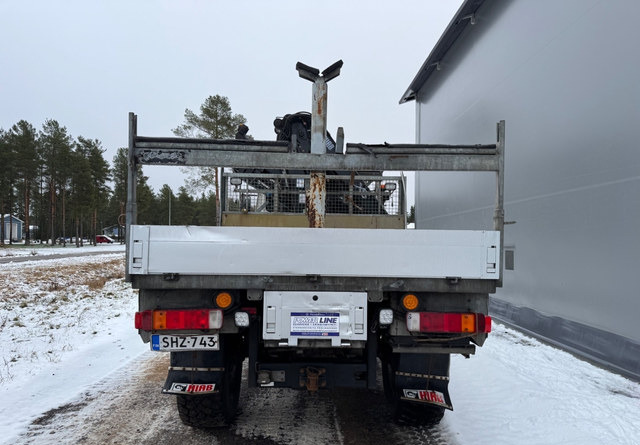 Mercedes-BenzUnimog U5000 + Nosturi Hiab 099 E-4 - Truk flatbed, Truk derek: gambar 4 Mercedes-BenzUnimog U5000 + Nosturi Hiab 099 E-4 - Truk flatbed, Truk derek: gambar 4