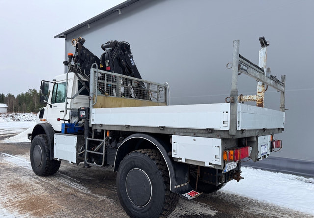 Mercedes-BenzUnimog U5000 + Nosturi Hiab 099 E-4 - Truk flatbed, Truk derek: gambar 3 Mercedes-BenzUnimog U5000 + Nosturi Hiab 099 E-4 - Truk flatbed, Truk derek: gambar 3