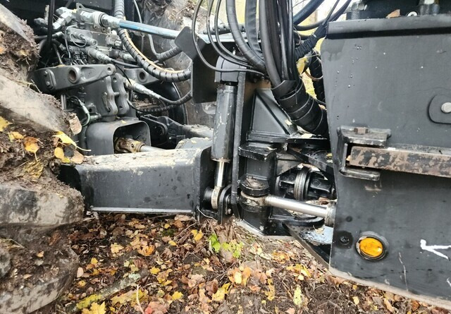 Mesin kehutanan ValtraN123 + Kronos 140 4WDM + Cranab HC8: gambar 11