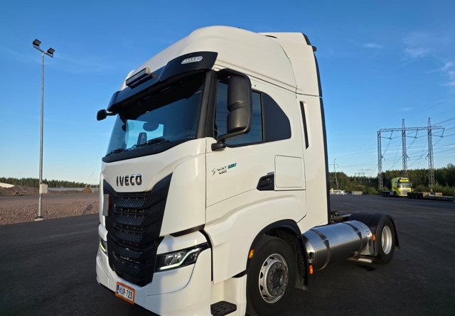 IvecoS-Way 460 4x2 LNG / LBG - Tractor head: gambar 1 IvecoS-Way 460 4x2 LNG / LBG - Tractor head: gambar 1