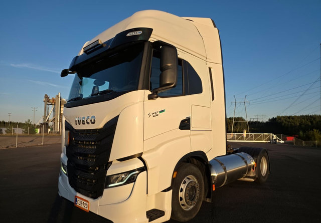IvecoS-Way 460 4x2 LNG / LBG - Tractor head: gambar 1 IvecoS-Way 460 4x2 LNG / LBG - Tractor head: gambar 1