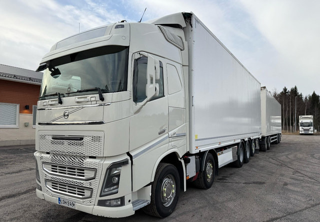 Volvo FH16 750 10x4 - Truk box: gambar 1 Volvo FH16 750 10x4 - Truk box: gambar 1