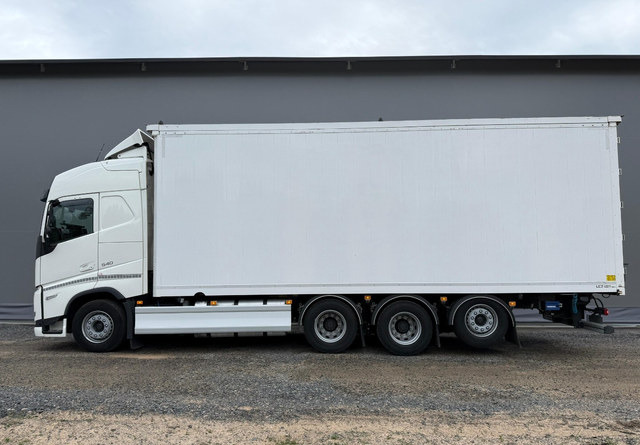 VolvoFH 540 8x4 66m3 - Truk box: gambar 3 VolvoFH 540 8x4 66m3 - Truk box: gambar 3