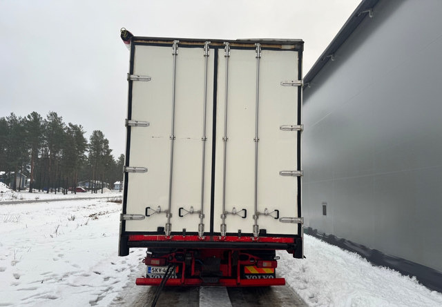 VolvoFH13 500 6x2 - Truk box: gambar 4 VolvoFH13 500 6x2 - Truk box: gambar 4