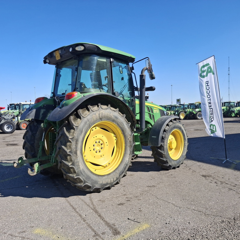 JOHN DEERE 5100R - Traktor: gambar 3 JOHN DEERE 5100R - Traktor: gambar 3