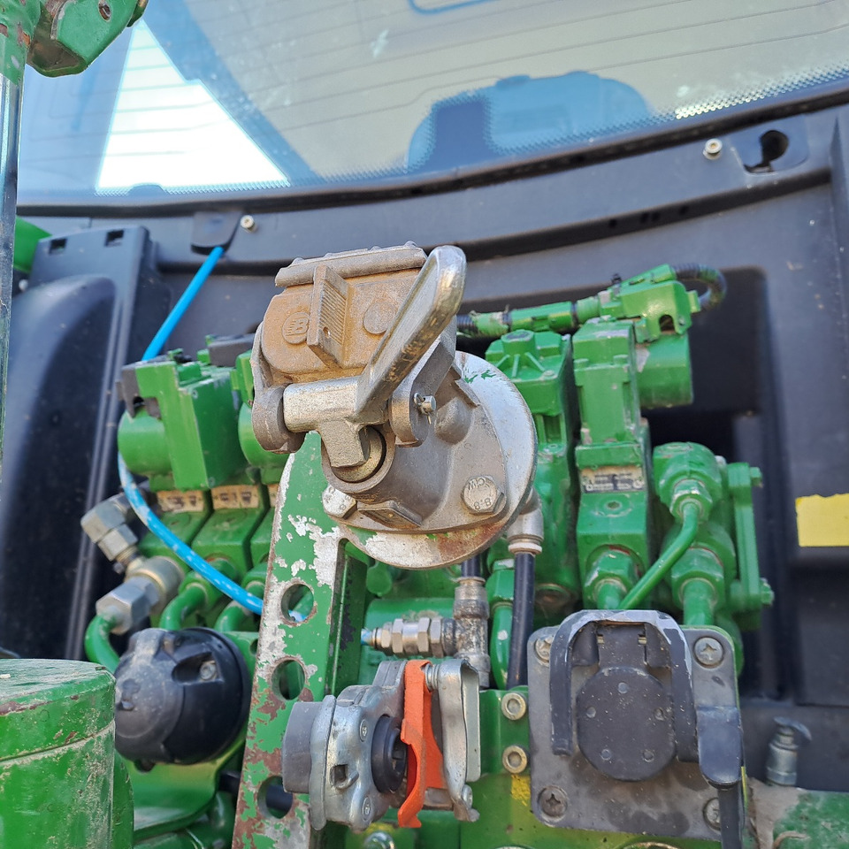 JOHN DEERE 6215R - ASTA AGRIBERTOCCHI - Traktor: gambar 4 JOHN DEERE 6215R - ASTA AGRIBERTOCCHI - Traktor: gambar 4
