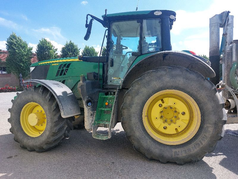 JOHN DEERE 6215R - Traktor: gambar 1 JOHN DEERE 6215R - Traktor: gambar 1