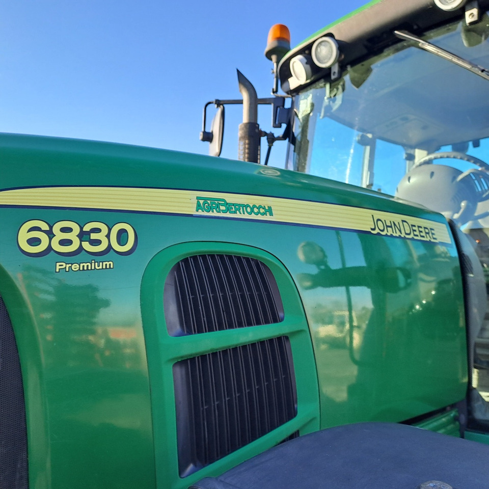 JOHN DEERE 6830 - Traktor: gambar 2 JOHN DEERE 6830 - Traktor: gambar 2