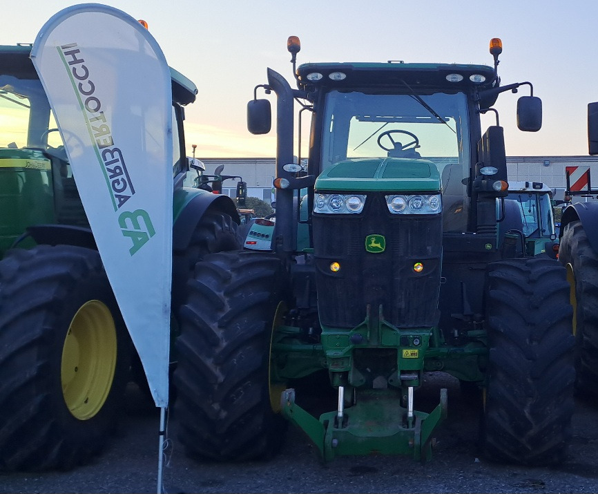 JOHN DEERE 7230R - Traktor: gambar 2 JOHN DEERE 7230R - Traktor: gambar 2