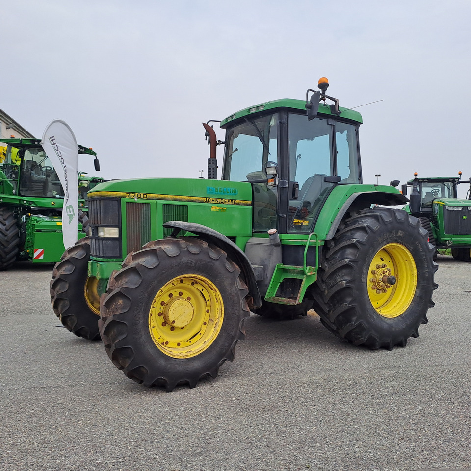 JOHN DEERE 7700 - Traktor: gambar 1 JOHN DEERE 7700 - Traktor: gambar 1