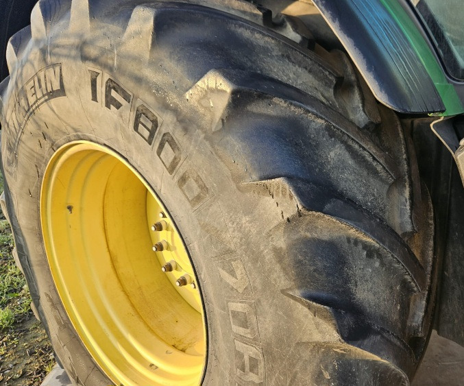 JOHN DEERE 8410 - Traktor: gambar 4 JOHN DEERE 8410 - Traktor: gambar 4