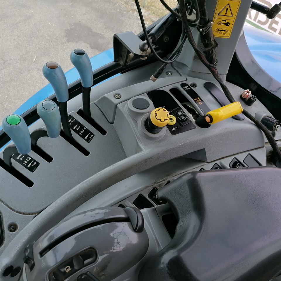 Traktor NEW HOLLAND 6090: gambar 10