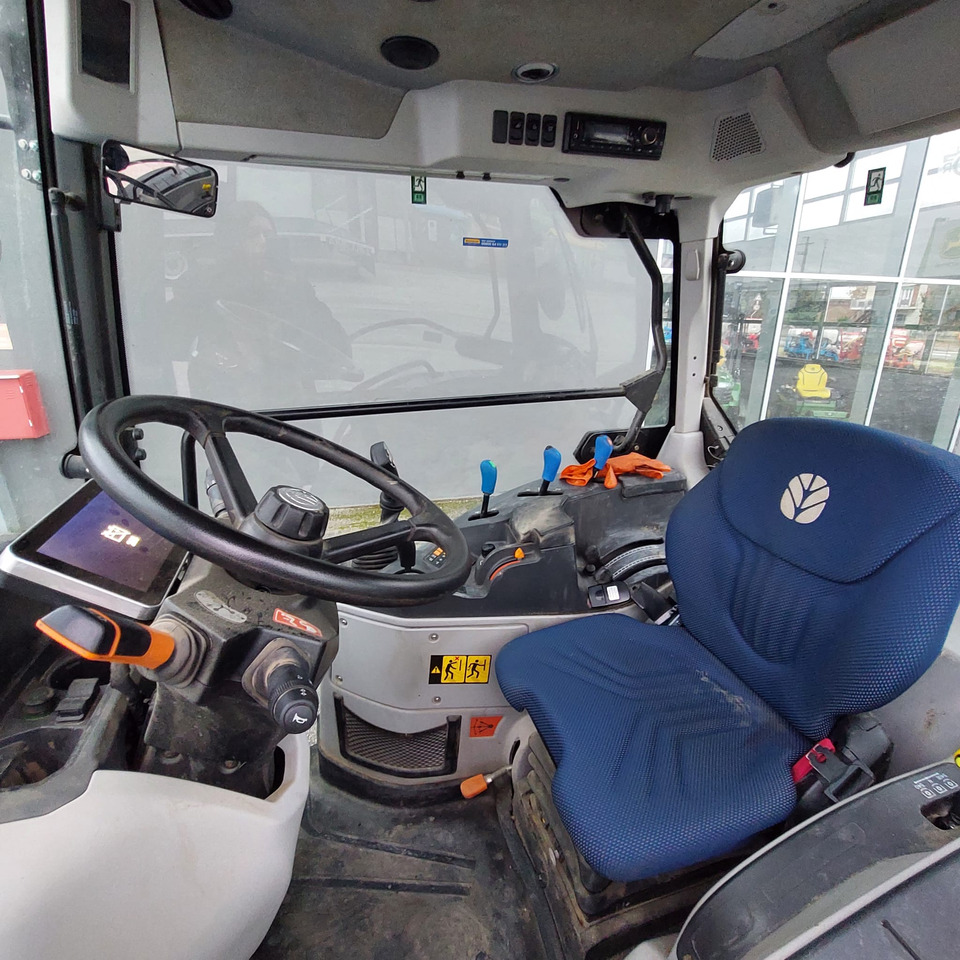 NEW HOLLAND T4 - Traktor: gambar 3 NEW HOLLAND T4 - Traktor: gambar 3