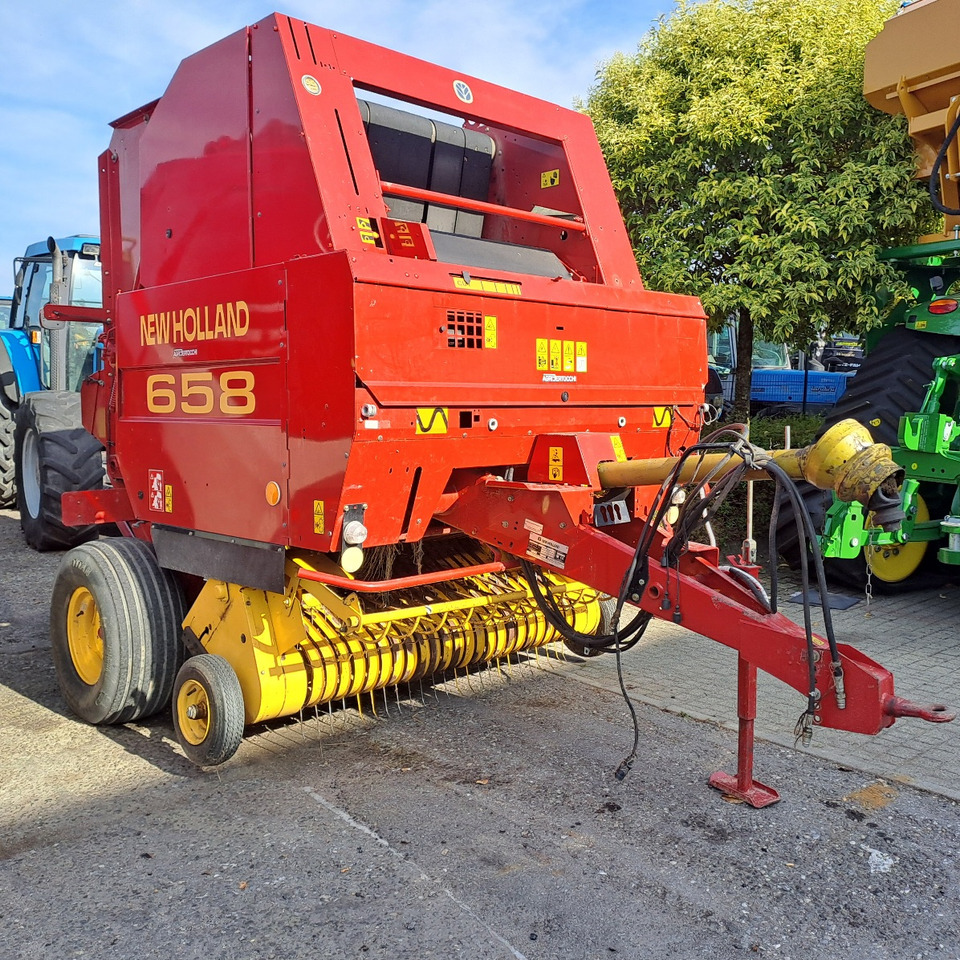 ROTOPRESSA NEW HOLLAND 658 - Baler bulat: gambar 2 ROTOPRESSA NEW HOLLAND 658 - Baler bulat: gambar 2