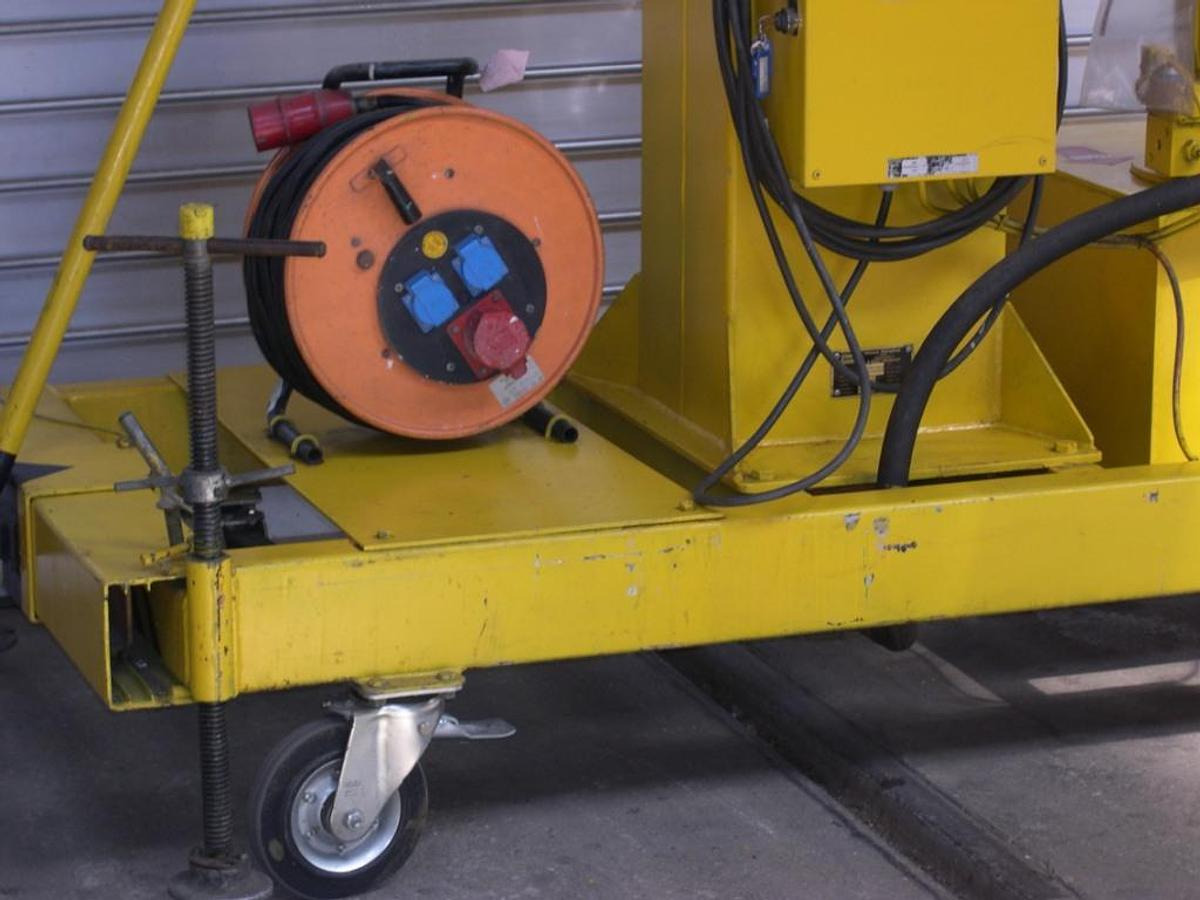 Hub-Arbeitsbühne KULI - Lift tiang vertikal: gambar 2 Hub-Arbeitsbühne KULI - Lift tiang vertikal: gambar 2