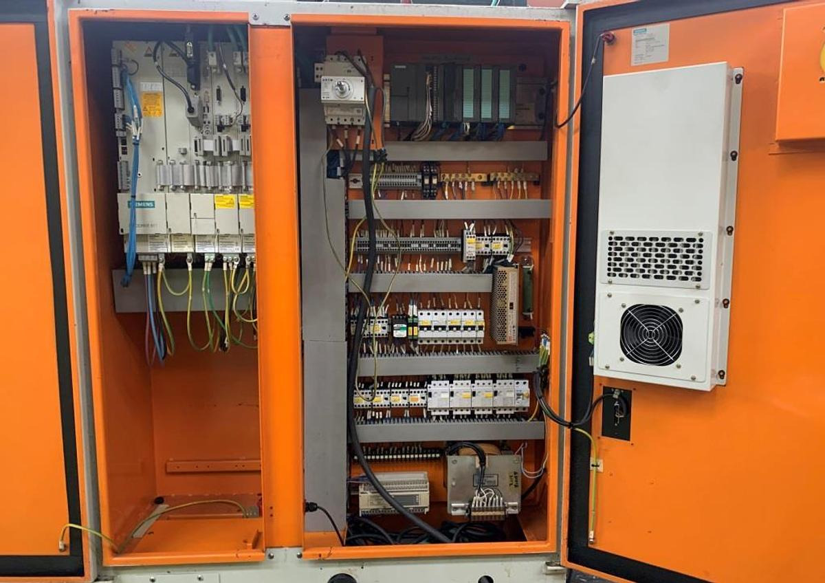 Vertikal-Bearbeitungszentrum LEADWELL - Machining center: gambar 5 Vertikal-Bearbeitungszentrum LEADWELL - Machining center: gambar 5