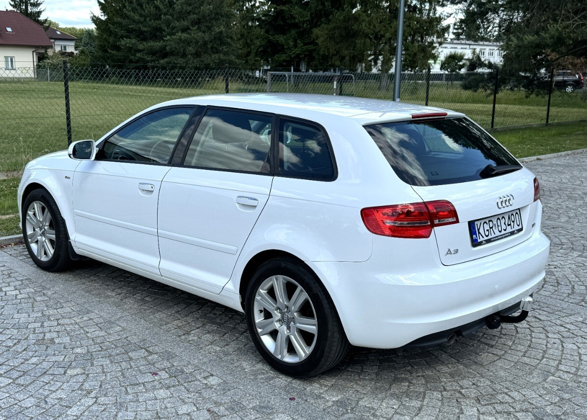 Audi A3 1.6 TDI 105KM Bezwypadkowy potwierdzony przebieg AUTO BARDZO ZADBANE - Mobil: gambar 4 Audi A3 1.6 TDI 105KM Bezwypadkowy potwierdzony przebieg AUTO BARDZO ZADBANE - Mobil: gambar 4