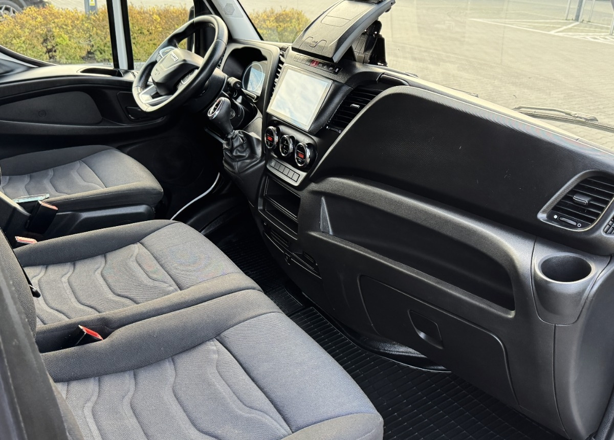 Iveco Daily L4H3 3.0 180KM Hi-matic LED KAMERA Bezwypadkowy Salon PL FV23 - Van panel: gambar 5 Iveco Daily L4H3 3.0 180KM Hi-matic LED KAMERA Bezwypadkowy Salon PL FV23 - Van panel: gambar 5