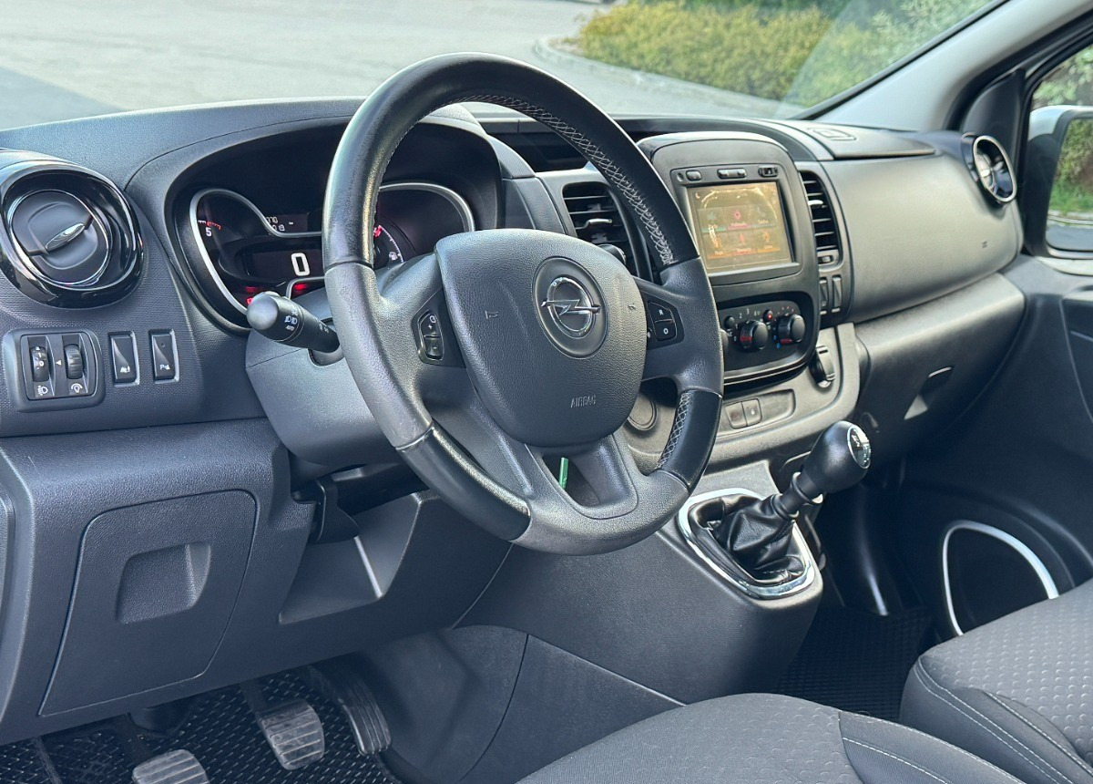 Opel Vivaro 1.6 DCI 145KM 9 osobowy Nawiewy góra dół DOINWESTOWANY Super stan - Station wagon: gambar 5 Opel Vivaro 1.6 DCI 145KM 9 osobowy Nawiewy góra dół DOINWESTOWANY Super stan - Station wagon: gambar 5