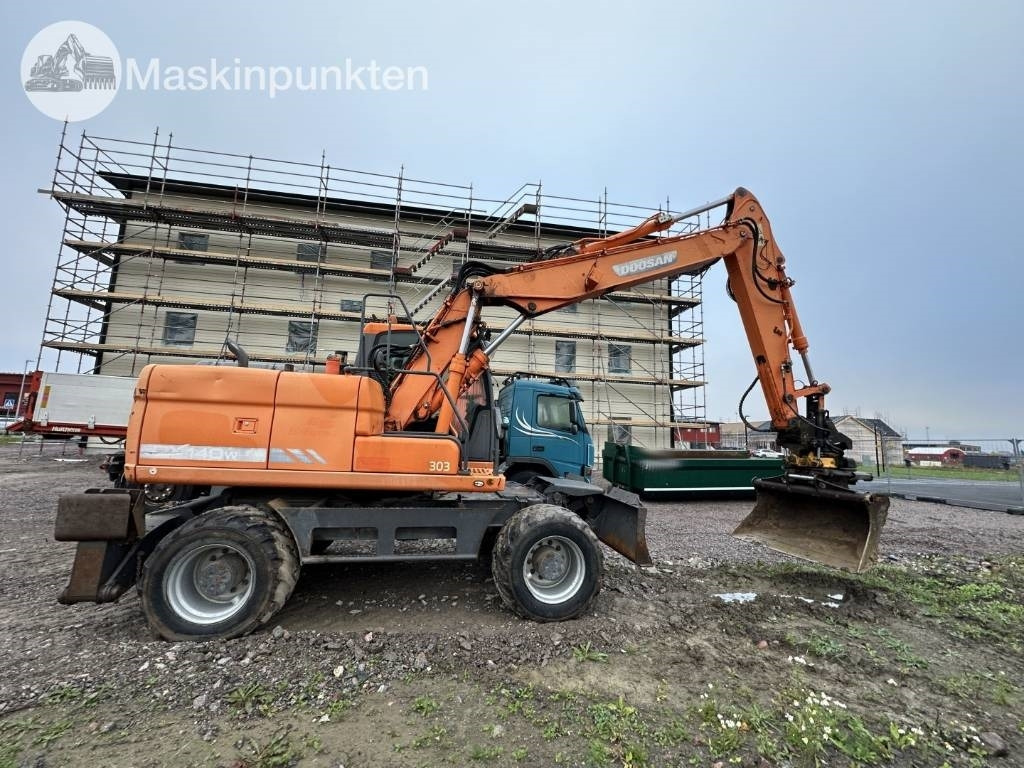 Doosan DX 140 W med vagn och redskap - Ekskavator roda: gambar 3 Doosan DX 140 W med vagn och redskap - Ekskavator roda: gambar 3