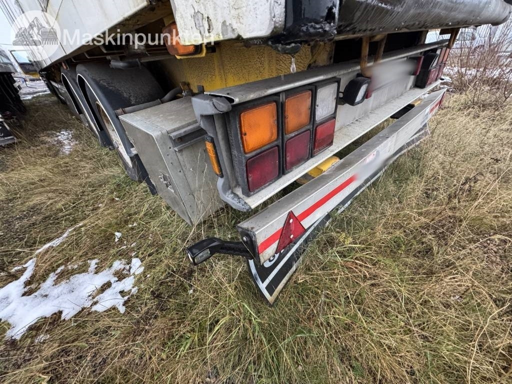 Trailer kotak tertutup Ekeri L4: gambar 21 Trailer kotak tertutup Ekeri L4: gambar 21