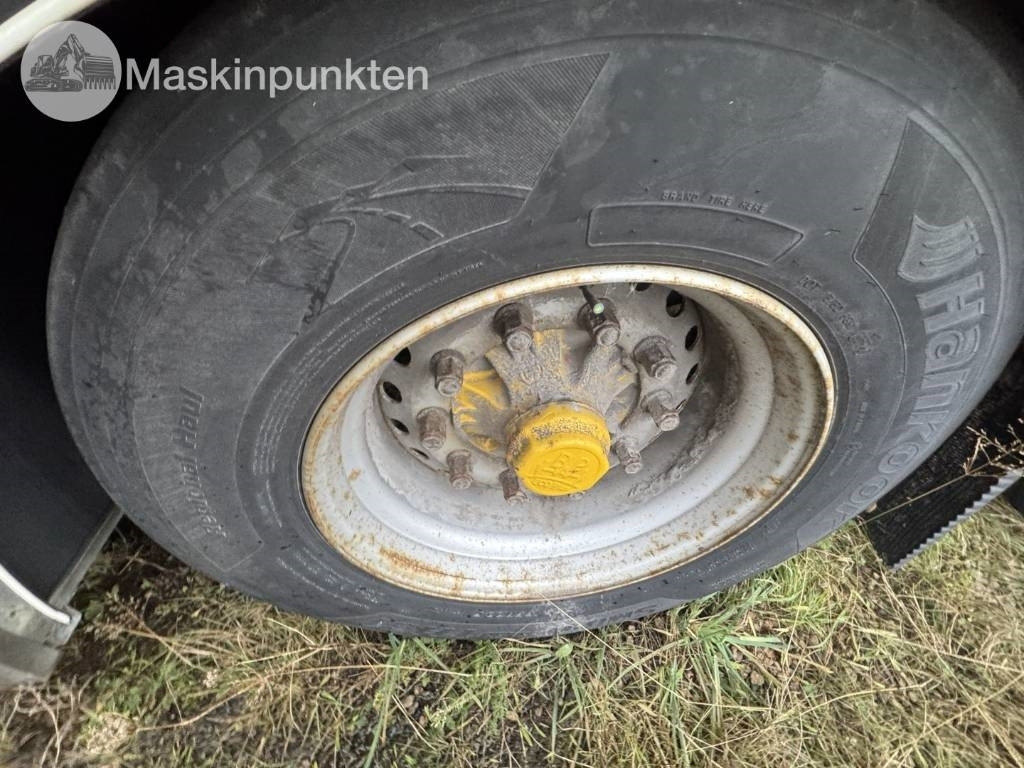 Trailer kotak tertutup Ekeri L4: gambar 26 Trailer kotak tertutup Ekeri L4: gambar 26