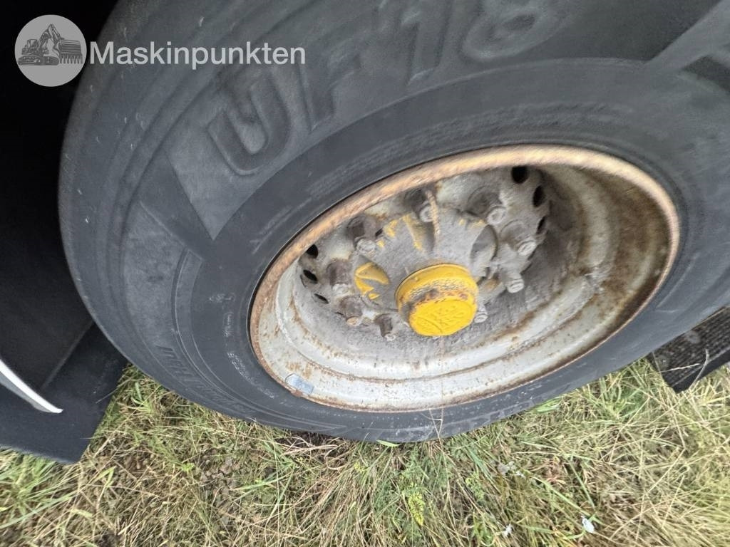 Trailer kotak tertutup Ekeri L4: gambar 24 Trailer kotak tertutup Ekeri L4: gambar 24