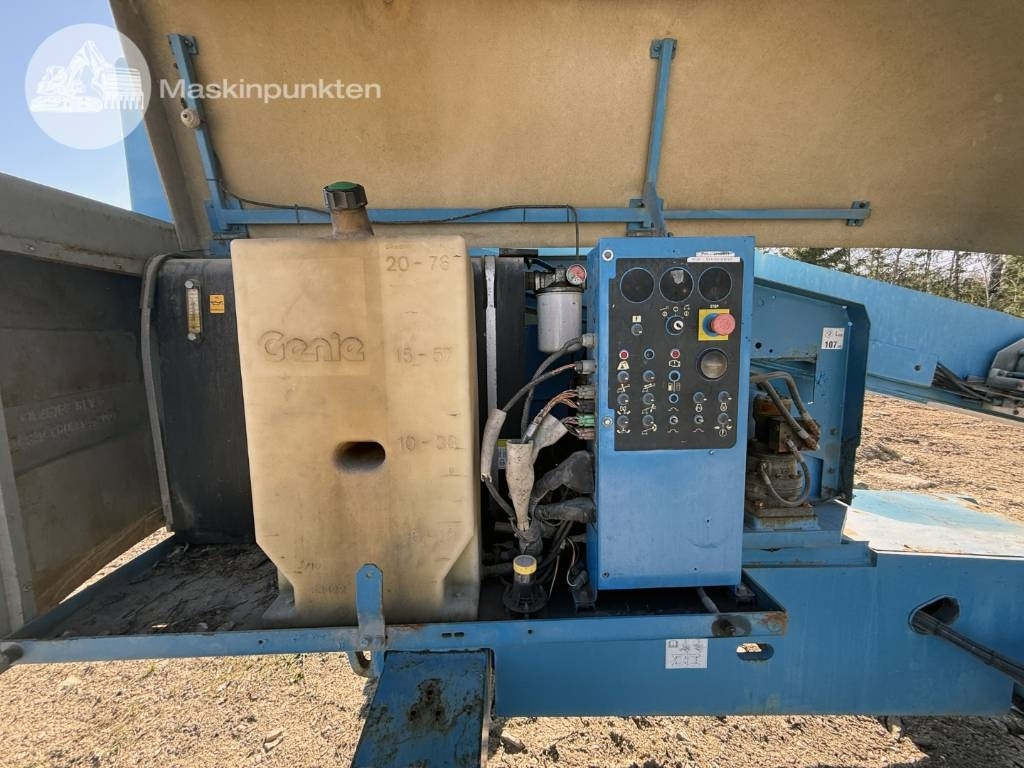 Boom teleskopik Genie S 45: gambar 33