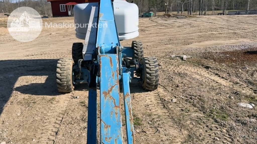 Boom teleskopik Genie S 45: gambar 38