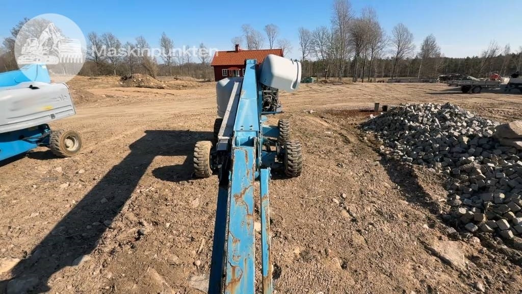 Boom teleskopik Genie S 45: gambar 37