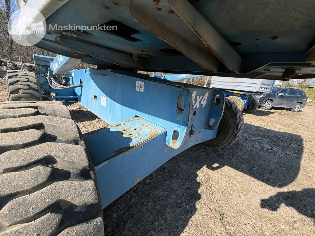 Boom teleskopik Genie S 45: gambar 27