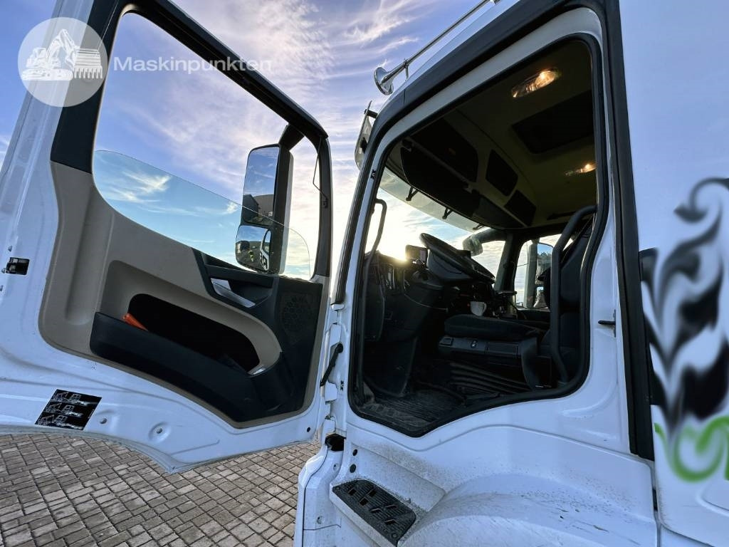 Truk derek Mercedes-Benz 2543: gambar 35
