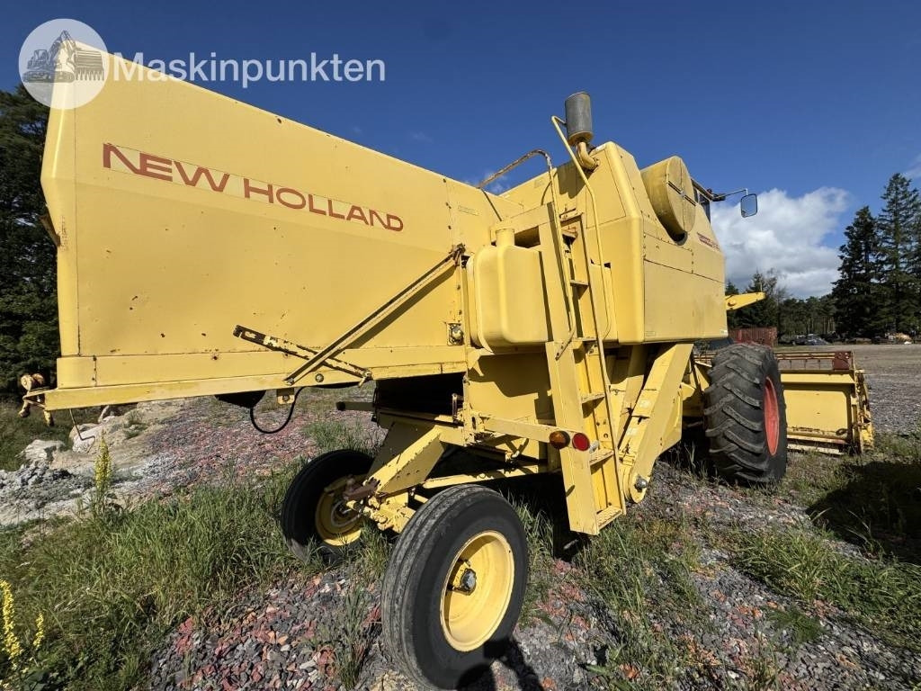 New Holland 1530  - Pemanen gabungan: gambar 4 New Holland 1530  - Pemanen gabungan: gambar 4