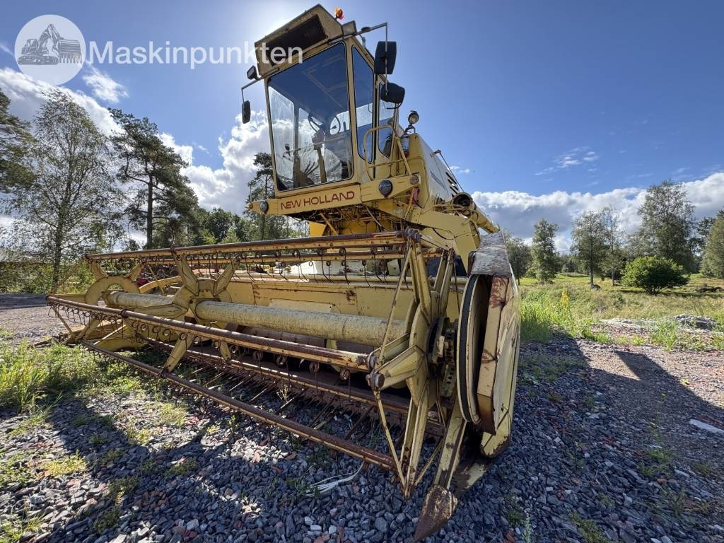 New Holland 1530  - Pemanen gabungan: gambar 1 New Holland 1530  - Pemanen gabungan: gambar 1