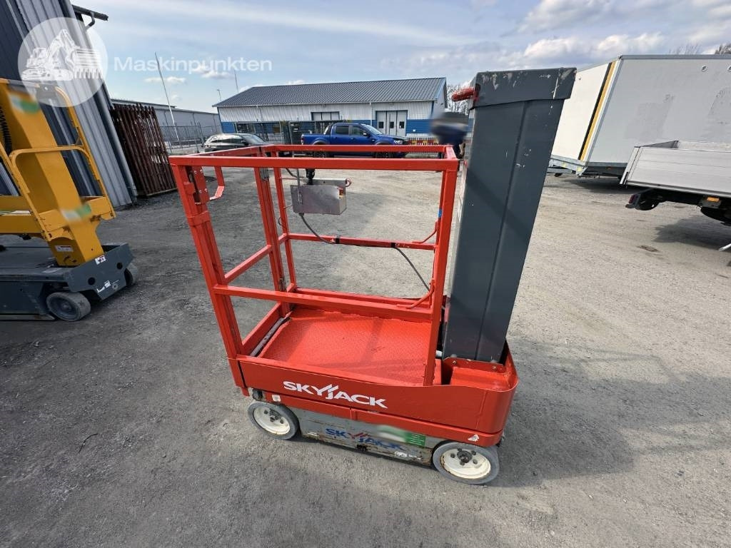 SkyJack SJ 12 - Lift tiang vertikal: gambar 3 SkyJack SJ 12 - Lift tiang vertikal: gambar 3
