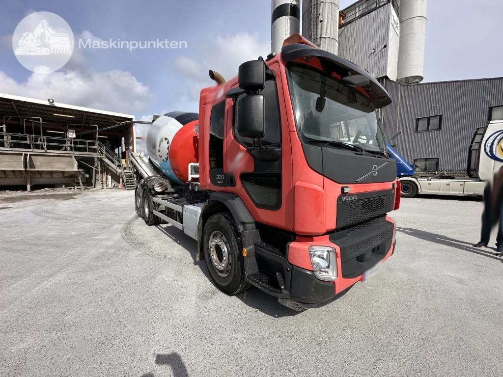Volvo FE 320 - Truk pengaduk beton: gambar 5 Volvo FE 320 - Truk pengaduk beton: gambar 5
