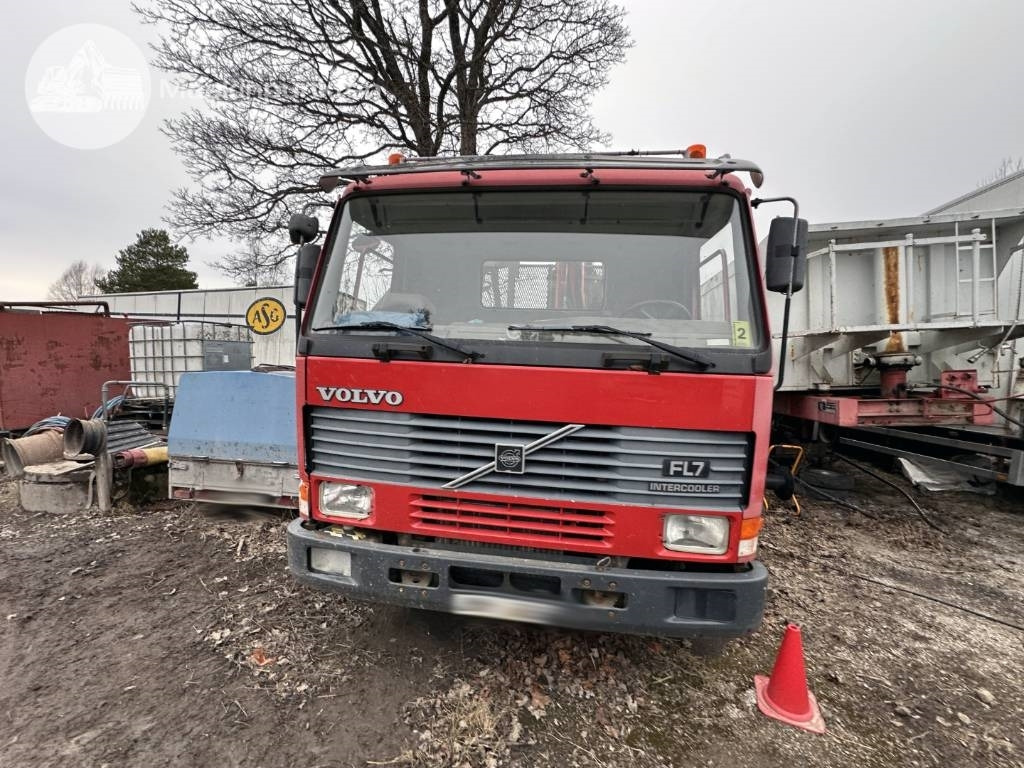Volvo FL7 - Truk derek: gambar 3 Volvo FL7 - Truk derek: gambar 3