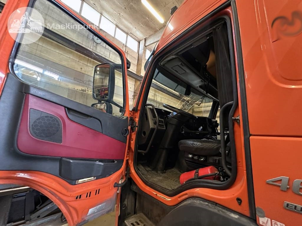 Pengangkut kontainer/ Container truck Volvo FM 460 LAXO TMA: gambar 8