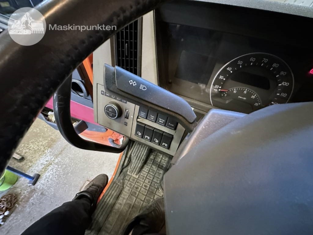 Pengangkut kontainer/ Container truck Volvo FM 460 LAXO TMA: gambar 21