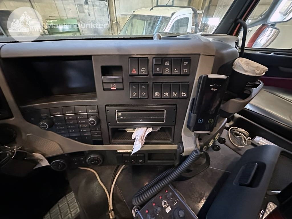 Pengangkut kontainer/ Container truck Volvo FM 460 LAXO TMA: gambar 24
