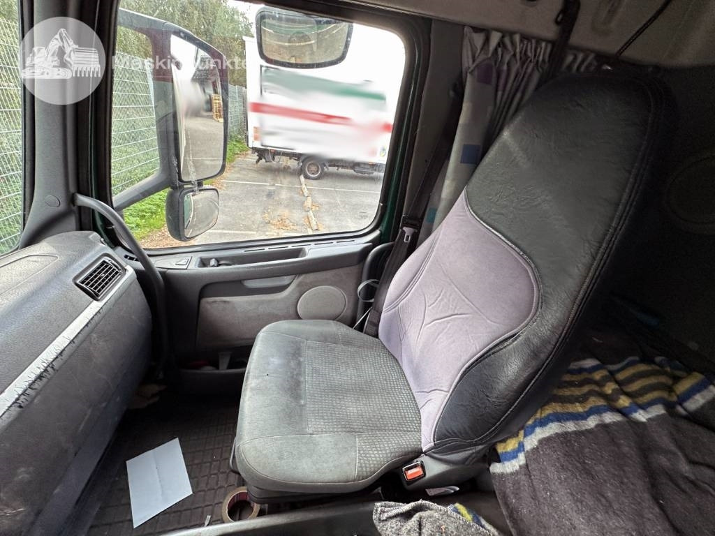 Truk box Volvo FM 9 300: gambar 35