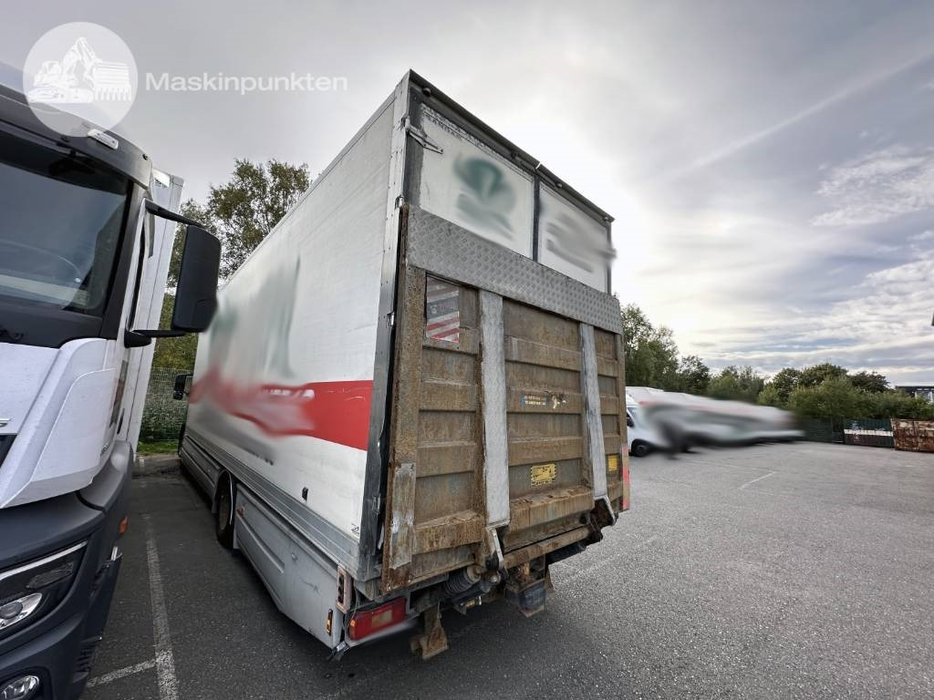 Truk box Volvo FM 9 300: gambar 6
