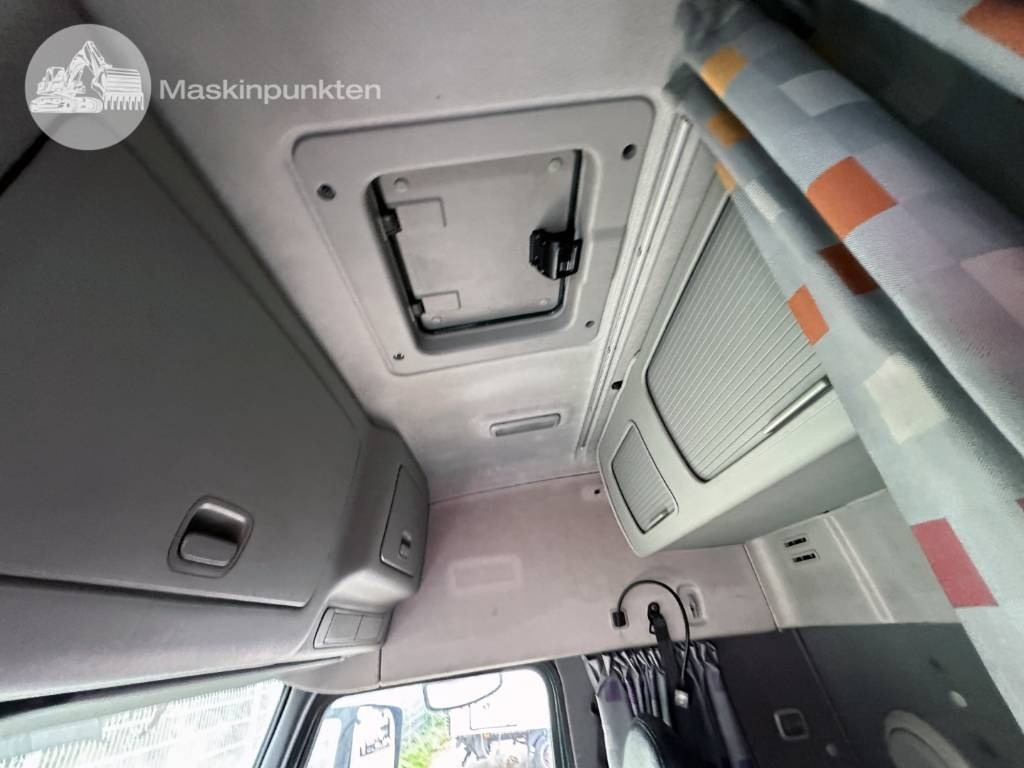 Truk box Volvo FM 9 300: gambar 20