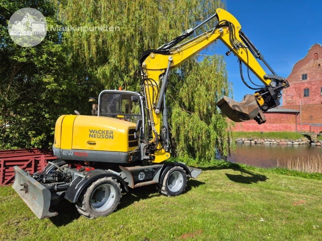 Wacker Neuson EW 100 med vagn - Ekskavator roda: gambar 1 Wacker Neuson EW 100 med vagn - Ekskavator roda: gambar 1