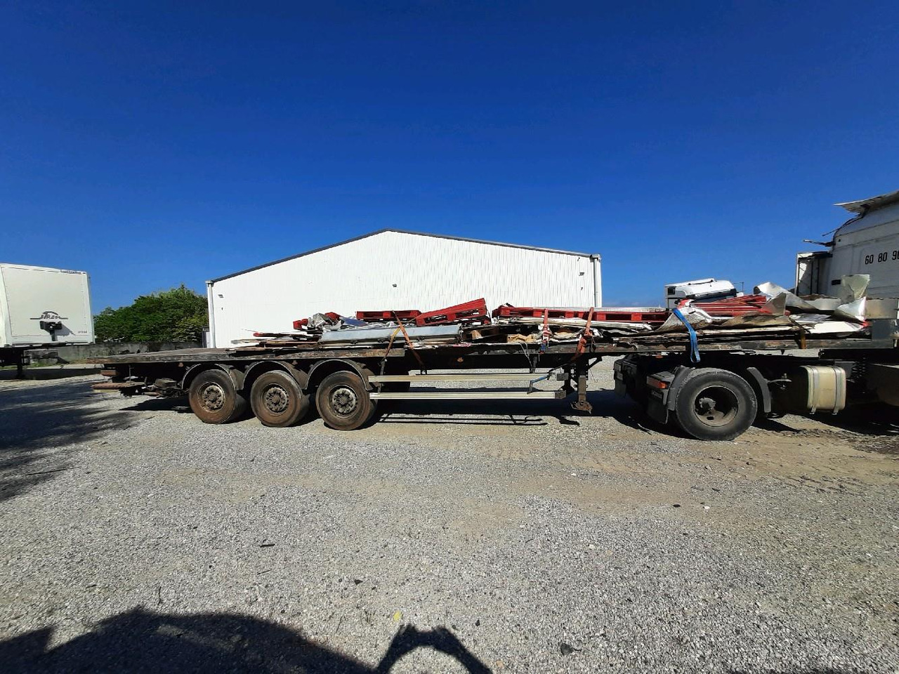 FRUEHAUF 3 ESSIEUX R580 - Semi-trailer flatbed: gambar 3 FRUEHAUF 3 ESSIEUX R580 - Semi-trailer flatbed: gambar 3