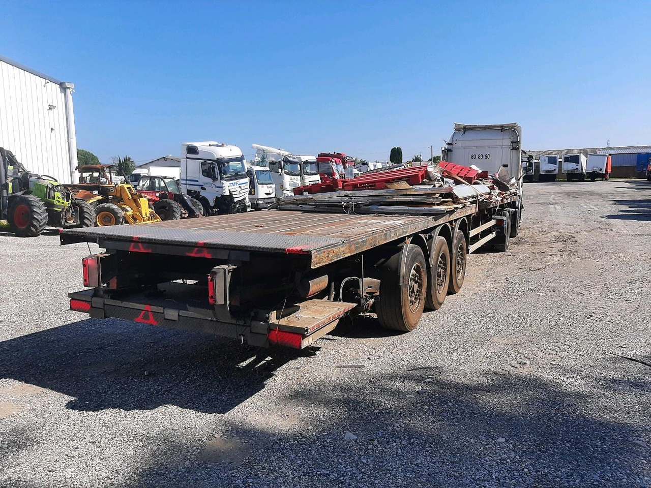 FRUEHAUF 3 ESSIEUX R580 - Semi-trailer flatbed: gambar 4 FRUEHAUF 3 ESSIEUX R580 - Semi-trailer flatbed: gambar 4